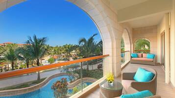 Suite, 2 chambres | Couette en duvet d'oie, minibar, coffres-forts dans les chambres, bureau