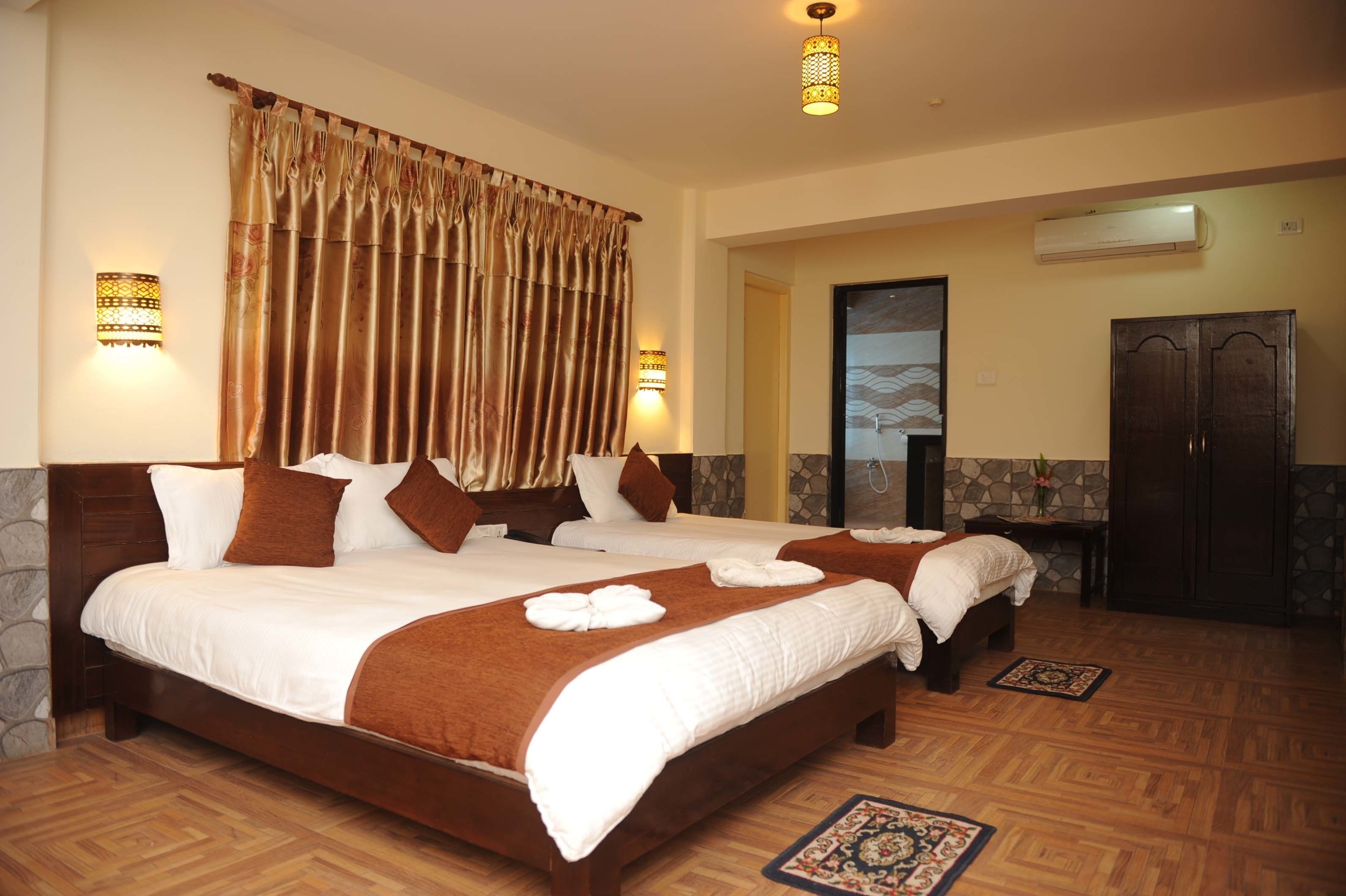 premium bedding, in-room safe, individually decorated