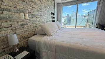 Premium Studio Suite (Plus) | In-room safe, desk, soundproofing, free WiFi