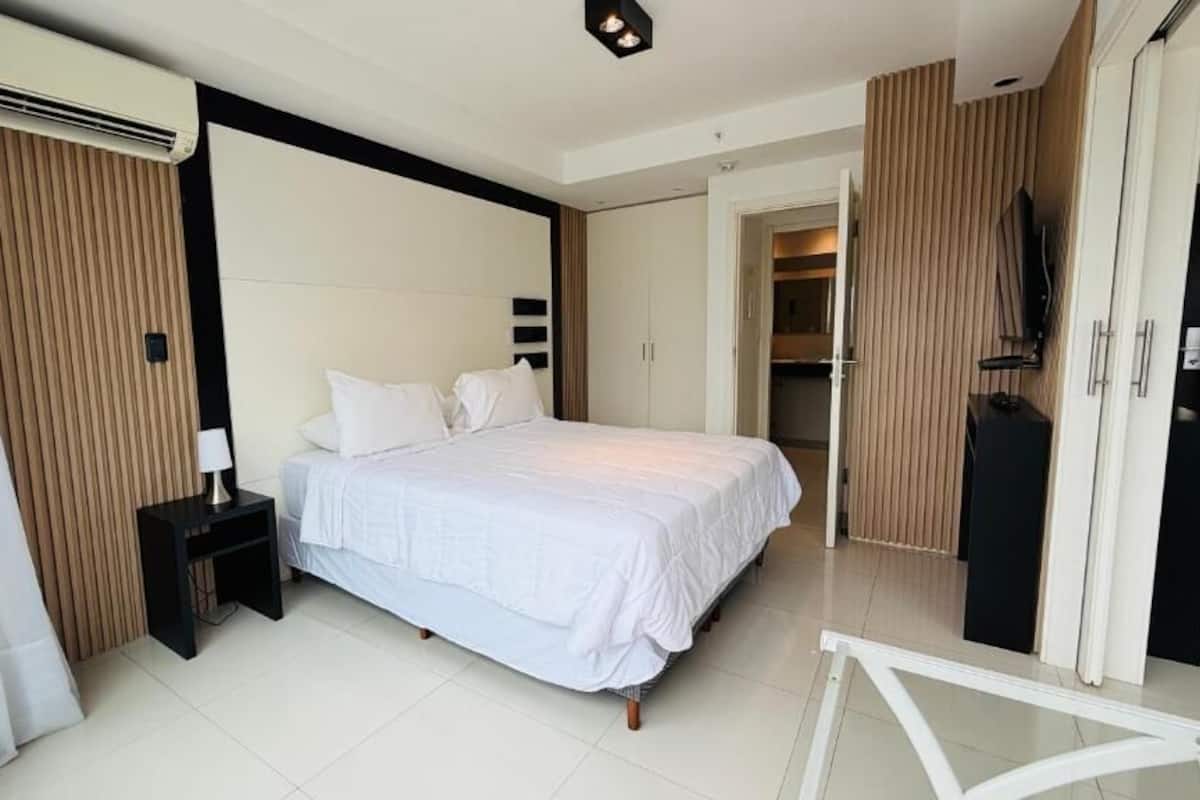 Junior Suite | In-room safe, desk, soundproofing, free WiFi
