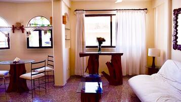 Junior Studio Suite | Minibar, in-room safe, iron/ironing board, free WiFi