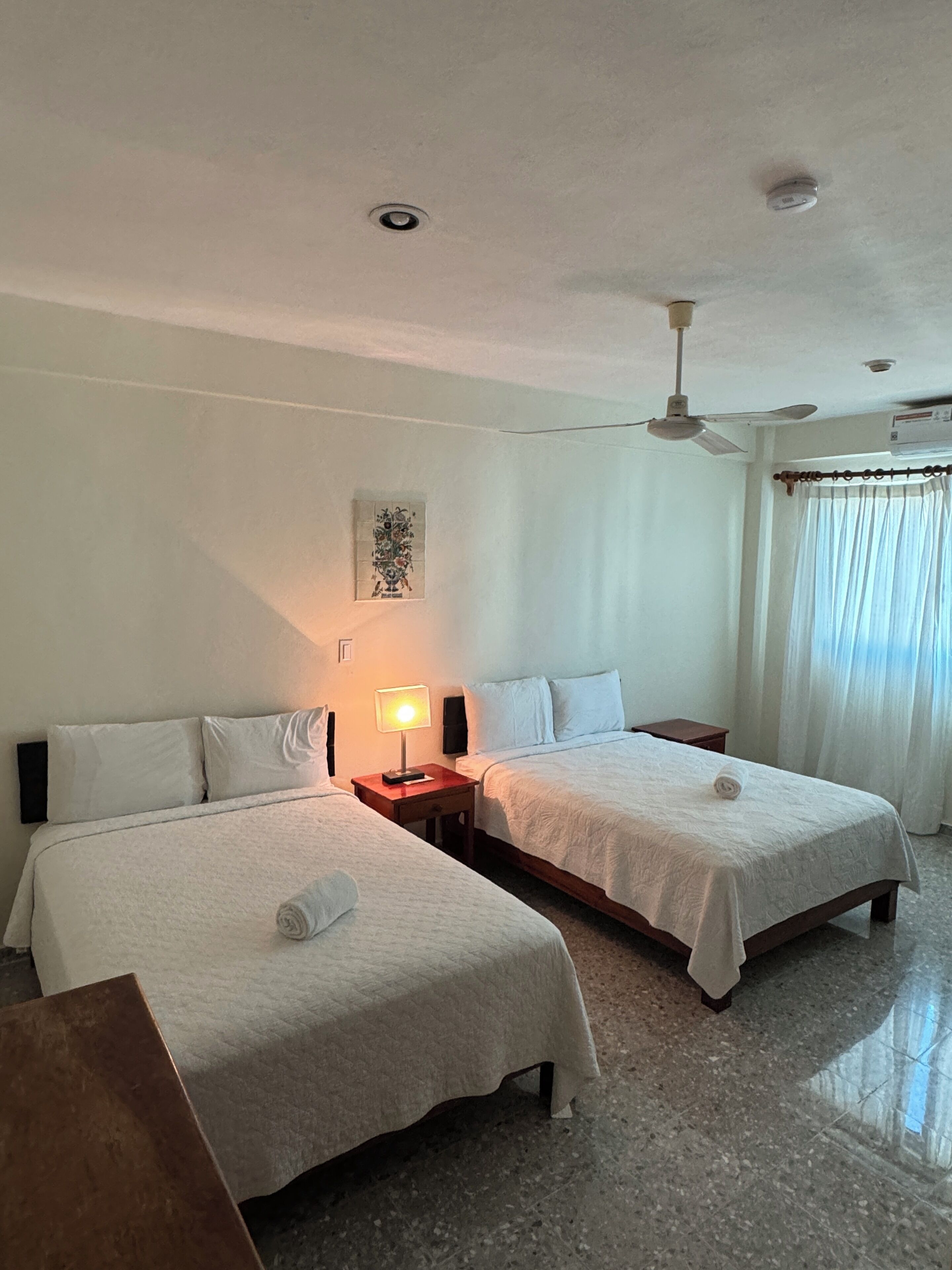 Minibar y caja de seguridad en la habitación 