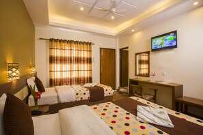 15 bedrooms, in-room safe, individually decorated - Hotel View Point (Pokhara)