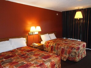 Desk, free rollaway beds, free WiFi, bed sheets - Sunrise Inn (Lake Charles)