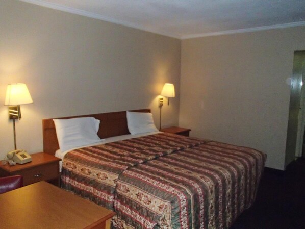 Escritorio, camas extra gratis, wifi gratis y ropa de cama 