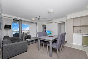 Appartement, 2 chambres | Salle à manger