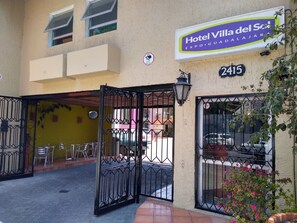Property entrance - Hotel Villa Del Sol (Guadalajara)