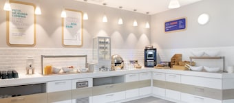 Holiday Inn Express Marseille Airport by IHG