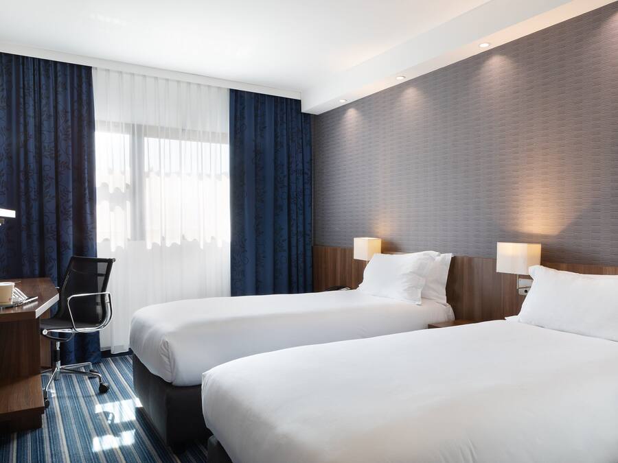 Habitación estándar, 2 camas individuales (Free Breakfast) | Ropa de cama de alta calidad, mobiliario individual, escritorio