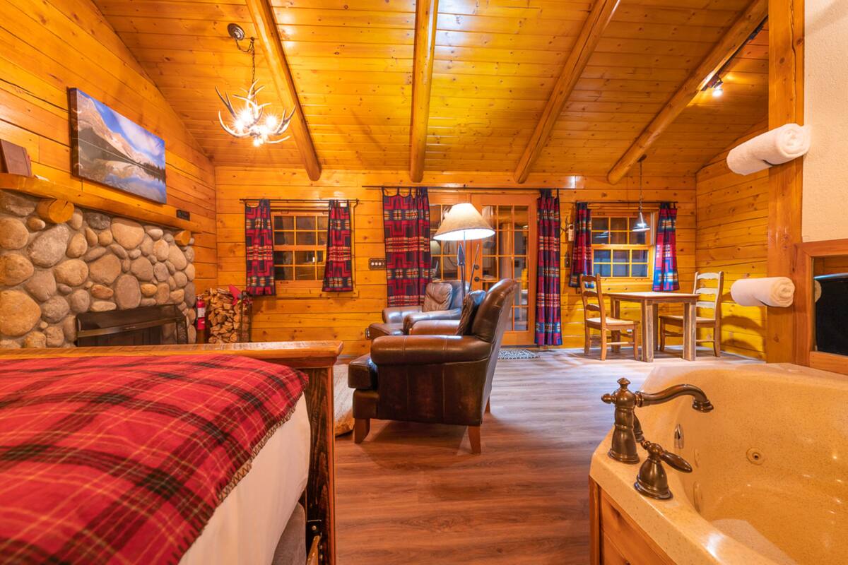 1 bedroom, individually decorated, individually furnished