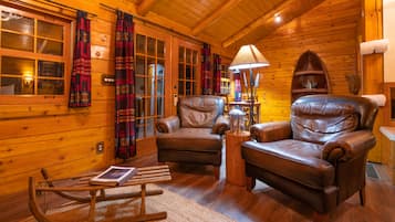 Queen Cabin | Individually decorated, individually furnished, iron/ironing board