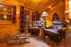 Queen Cabin | Individually decorated, individually furnished, iron/ironing board - Baker Creek By Basecamp (Lake Louise)