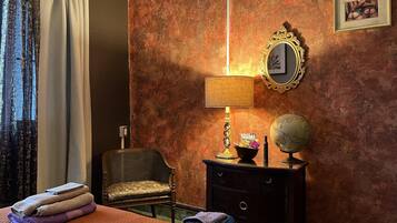 Comfort Room, 1 King Bed | Premium bedding, in-room safe, individually decorated