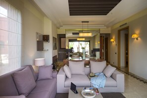 Suite, 2 chambres, vue jardin (garden suite) | Coin séjour