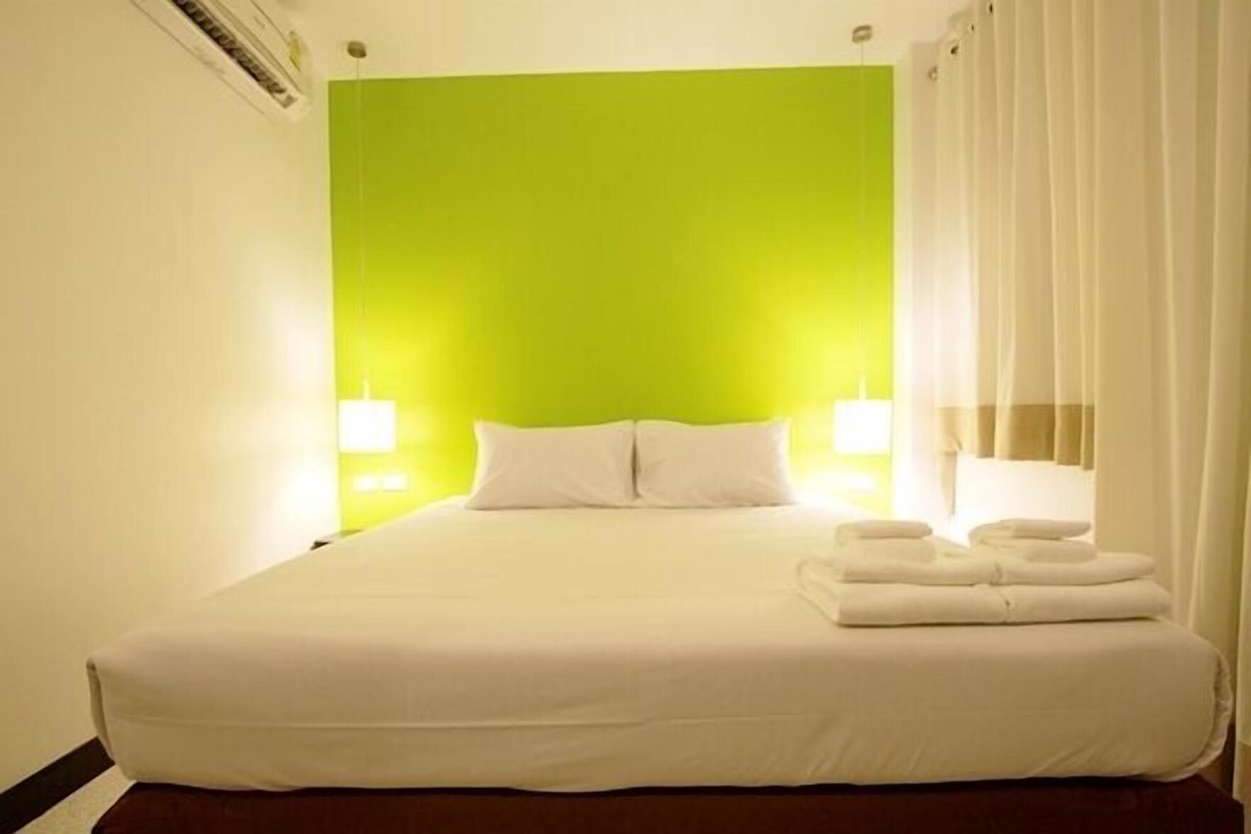 Desk, rollaway beds, free WiFi