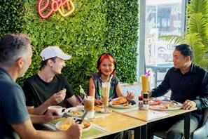 Breakfast, lunch and dinner served  - Unotel Karon Beach (Karon)