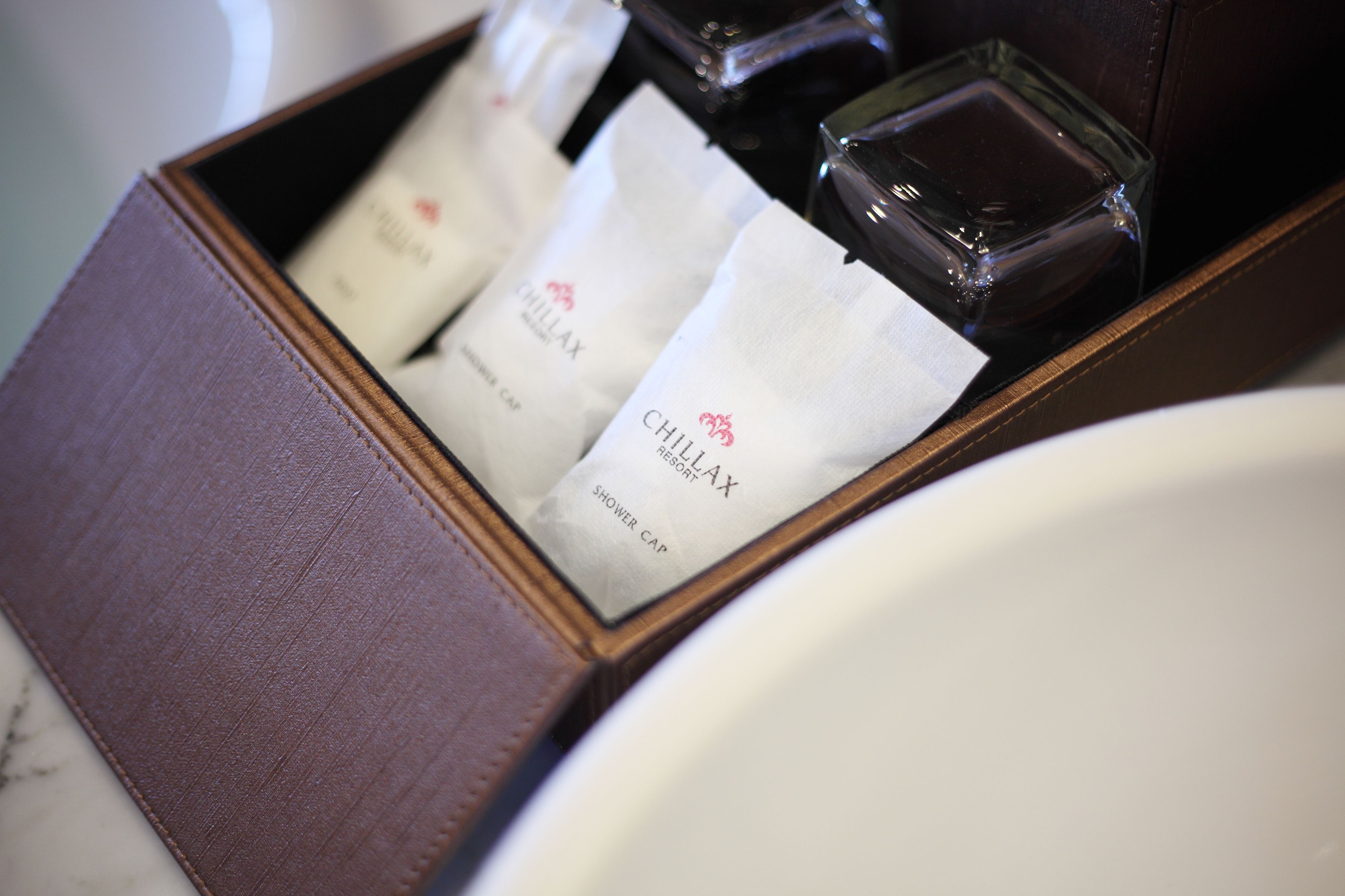 separate bathtub and shower, jetted bath, free toiletries, hair dryer