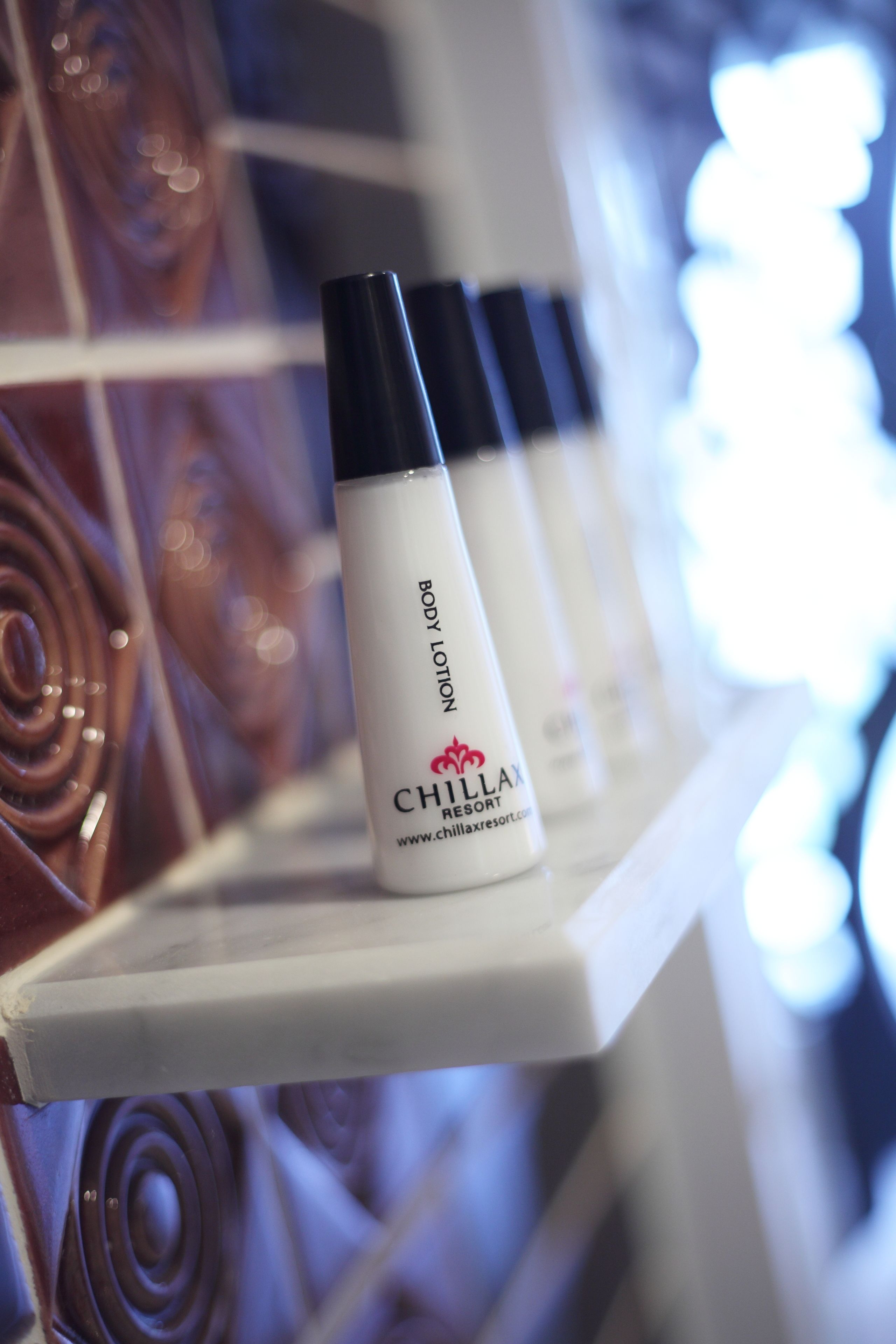 separate bathtub and shower, jetted bath, free toiletries, hair dryer