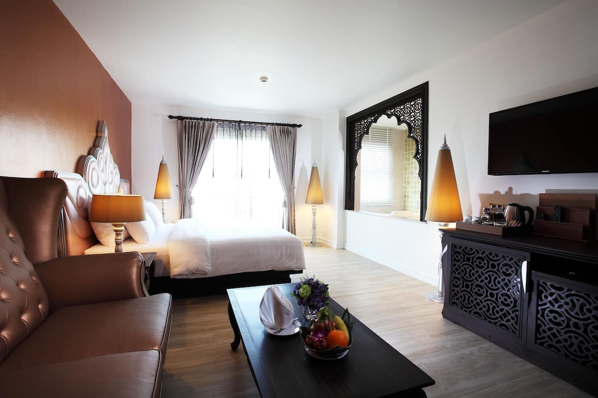Premier Double Room, Jetted Tub | Minibar, in-room safe, desk, blackout curtains