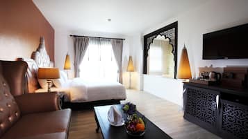 Habitación doble Premier, hidromasaje | Minibar, caja de seguridad en la habitación y escritorio