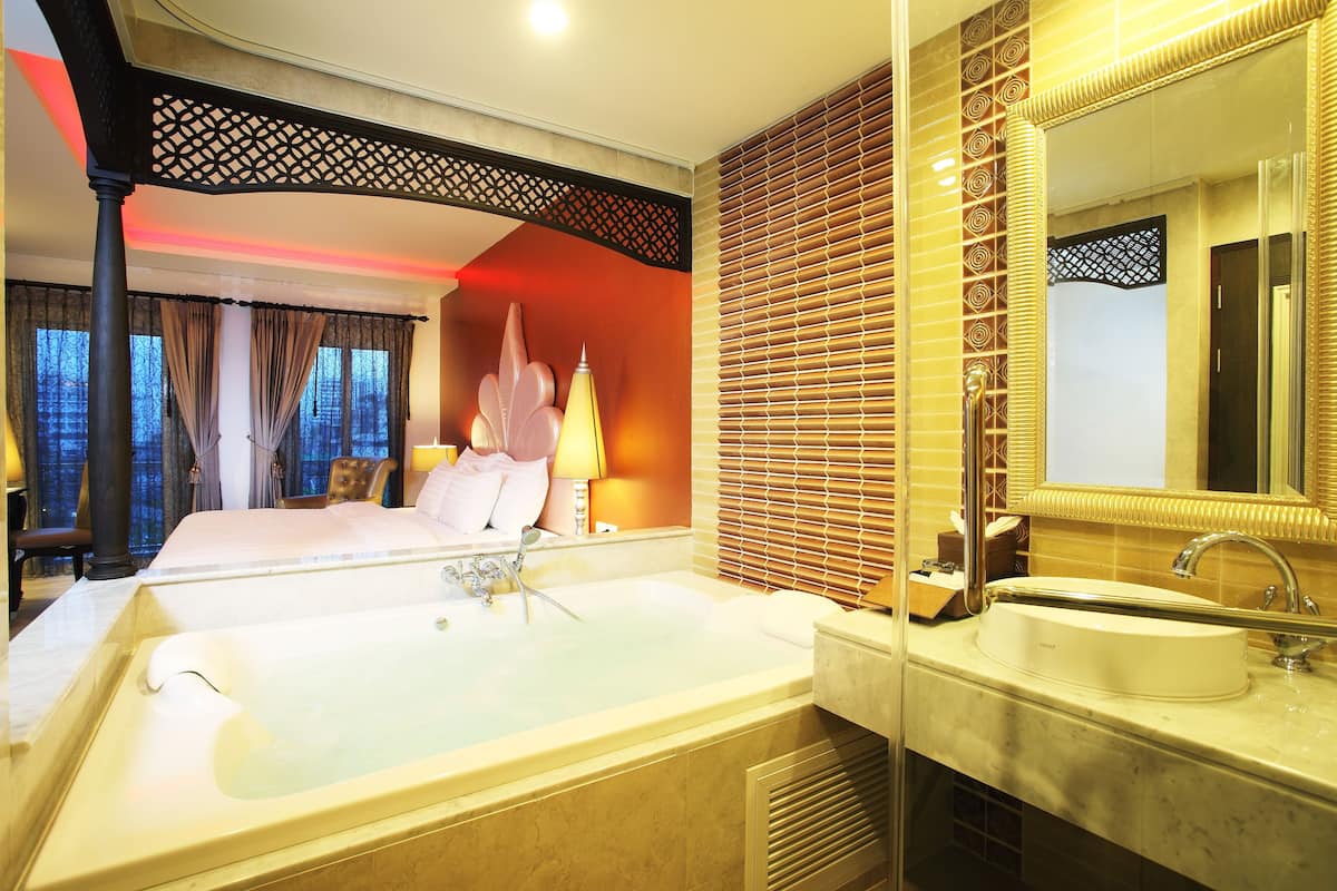 Minibar, in-room safe, desk, blackout curtains