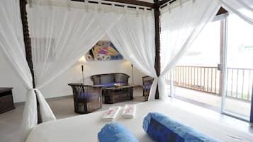 Kamar Deluks | Brankas, meja kerja, tirai kedap cahaya, dan kedap suara