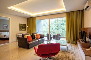 3 Bedroom Grand Deluxe Suite Lakeview | Living area - TUI BLUE The Haven Ipoh (Ipoh)