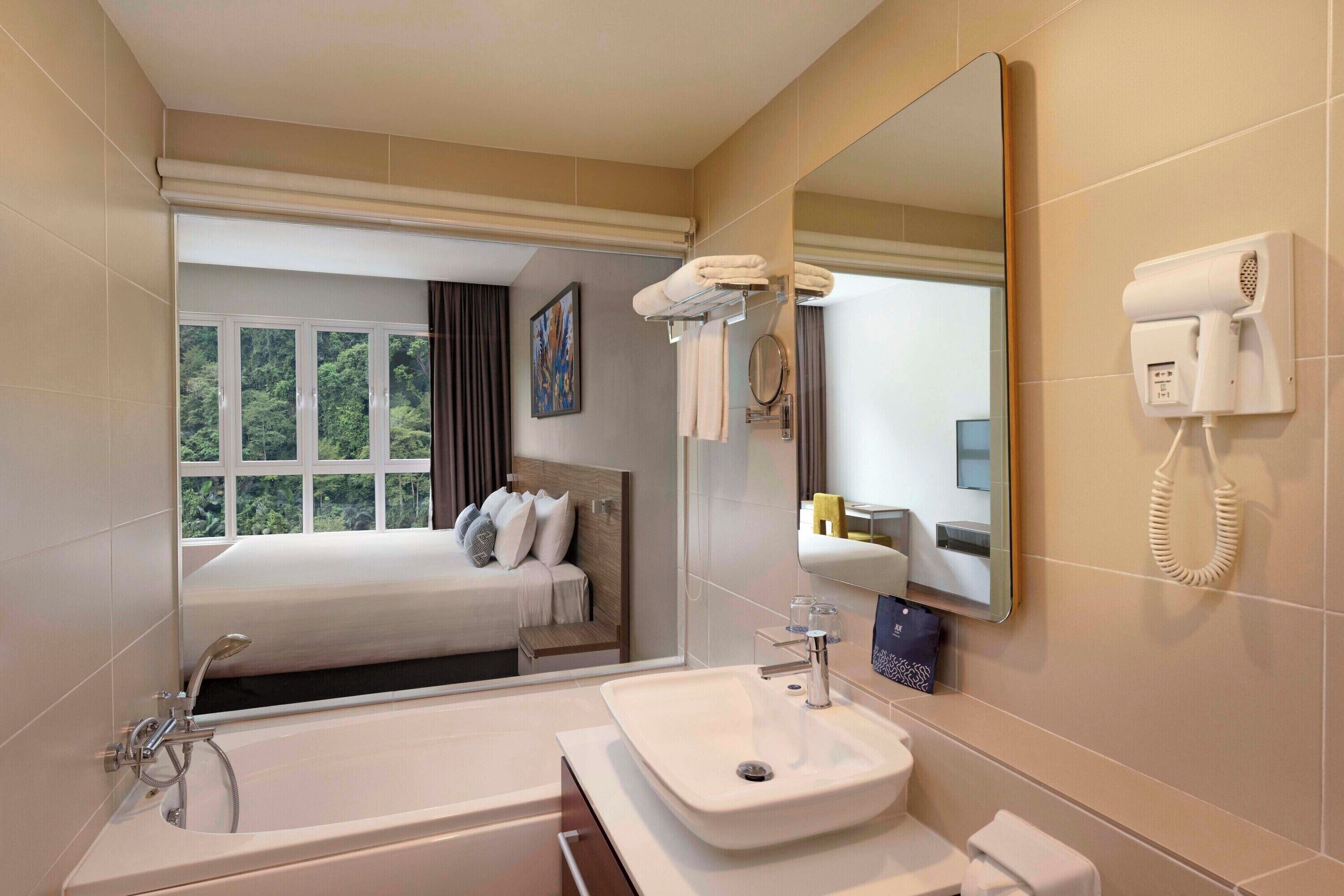 3 bedroom grand deluxe suite lakeview | bathroom | shower, free toiletries, hair dryer, slippers