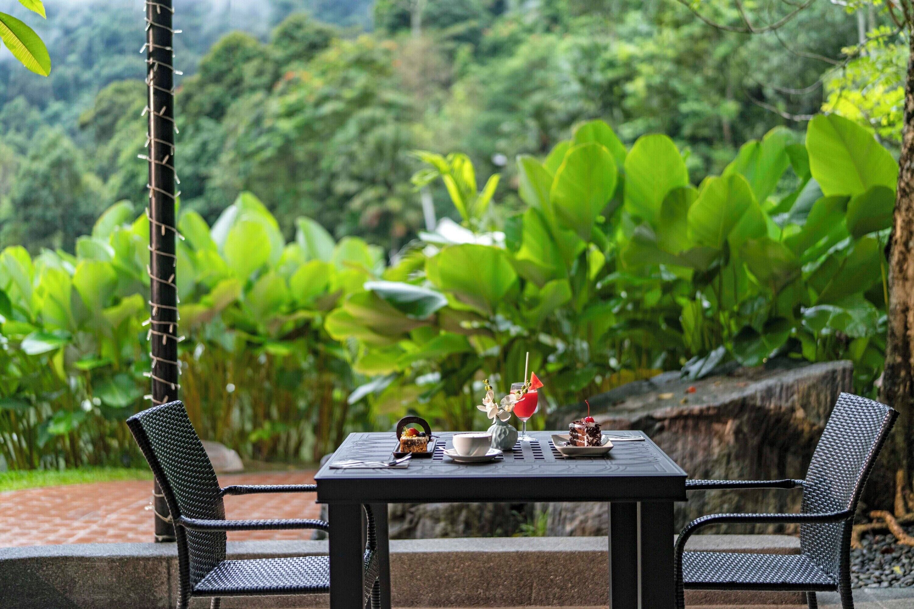 Breakfast, lunch, dinner served; international cuisine 