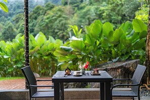 Se sirven desayunos, comidas, cenas y cocina internacional