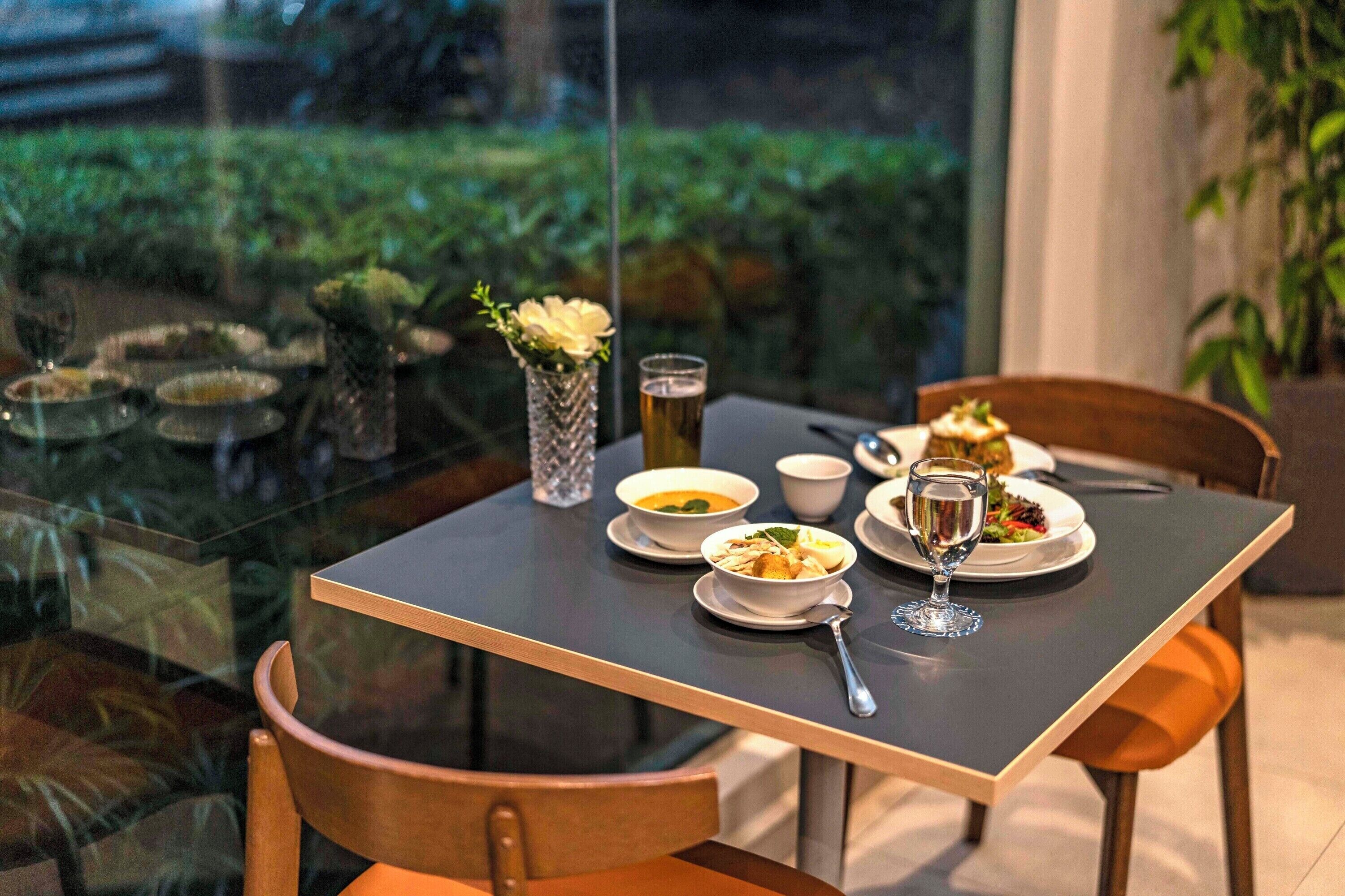 breakfast, lunch, dinner served; international cuisine