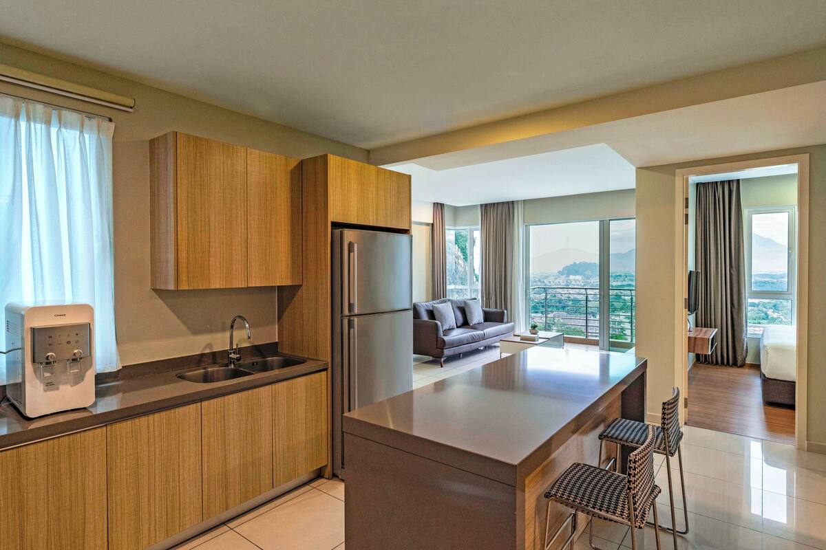 2 bedroom deluxe suite horizon view | living area | 43-inch lcd tv with satellite channels, tv