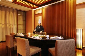 2 restaurants, spécialités Cuisine chinoise