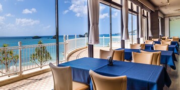 2 か所のレストラン (郷土料理)