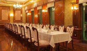 3 restaurants; breakfast, lunch, and dinner served - Meyra Palace (Ankara)