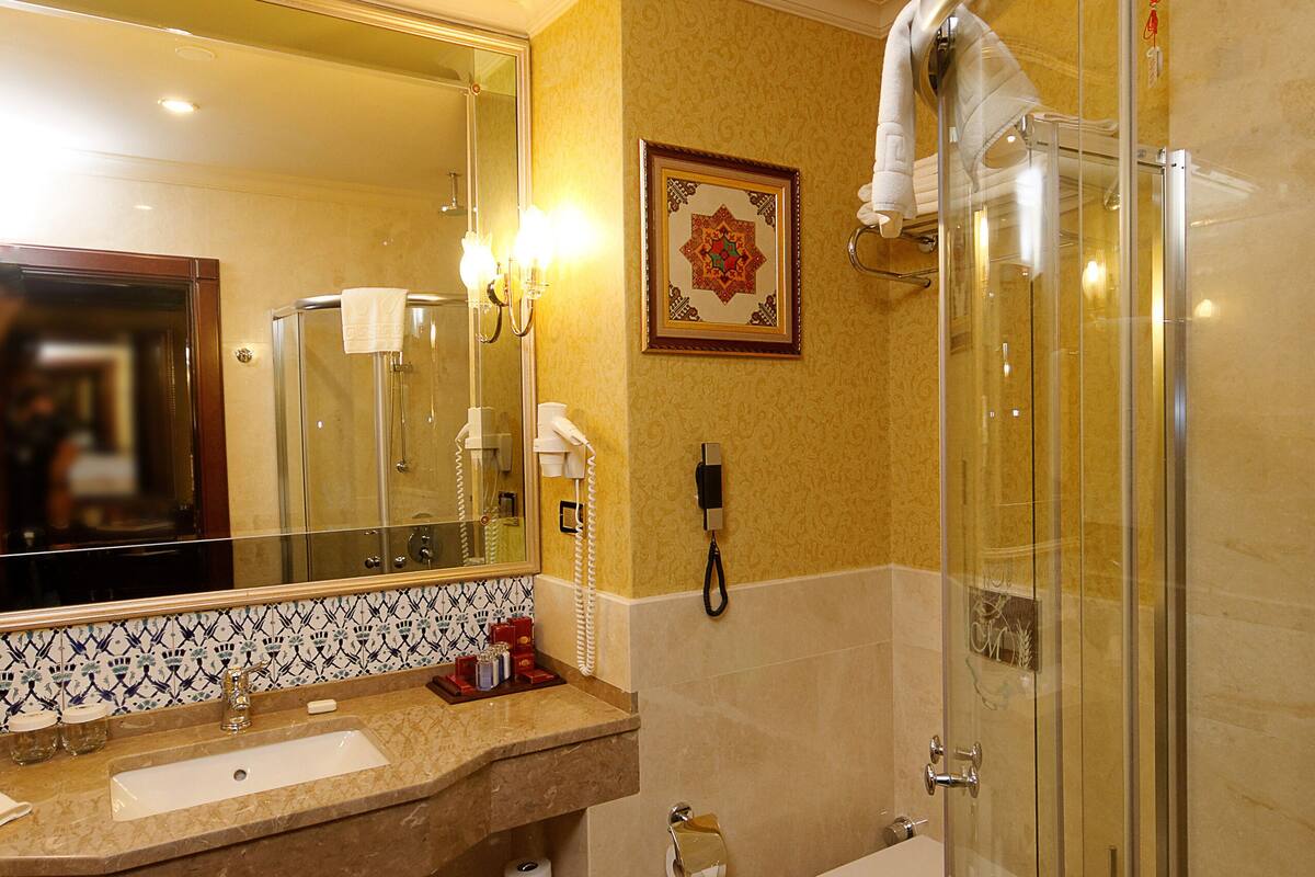 separate bathtub and shower, hair dryer, bathrobes, slippers