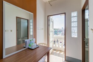 Deluxe Room | Living area | TV - Wallada Place (Bangkok)