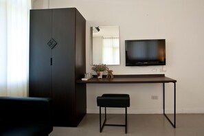 Escritorio, camas supletorias, wifi gratis