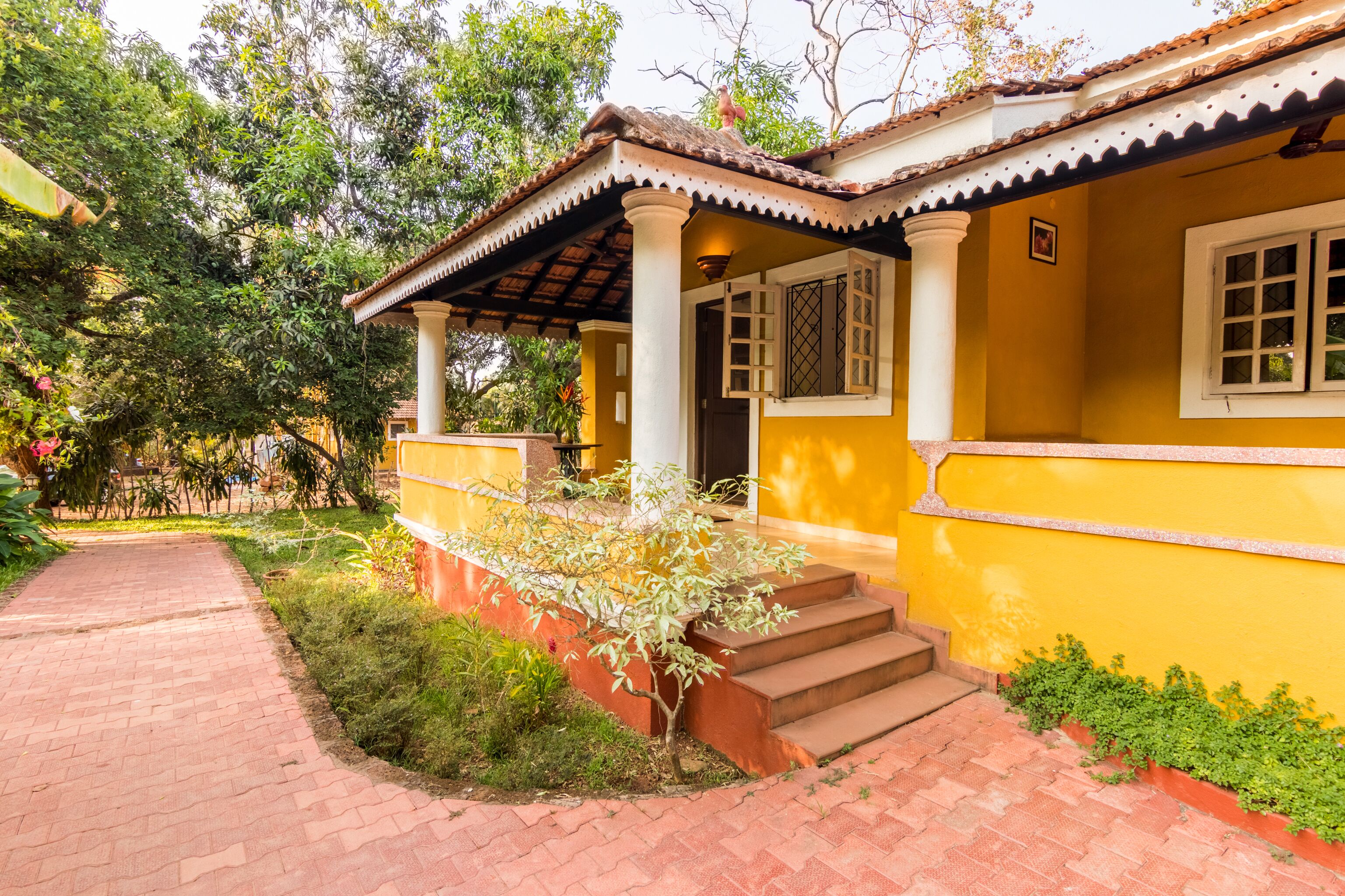 Pool Side Suite with Private Outdoor Shower | Courtyard view