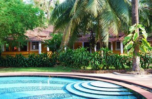 Outdoor pool, open 9:30 AM to 5:30 PM, pool loungers