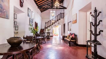 Khu tiếp khách ở sảnh