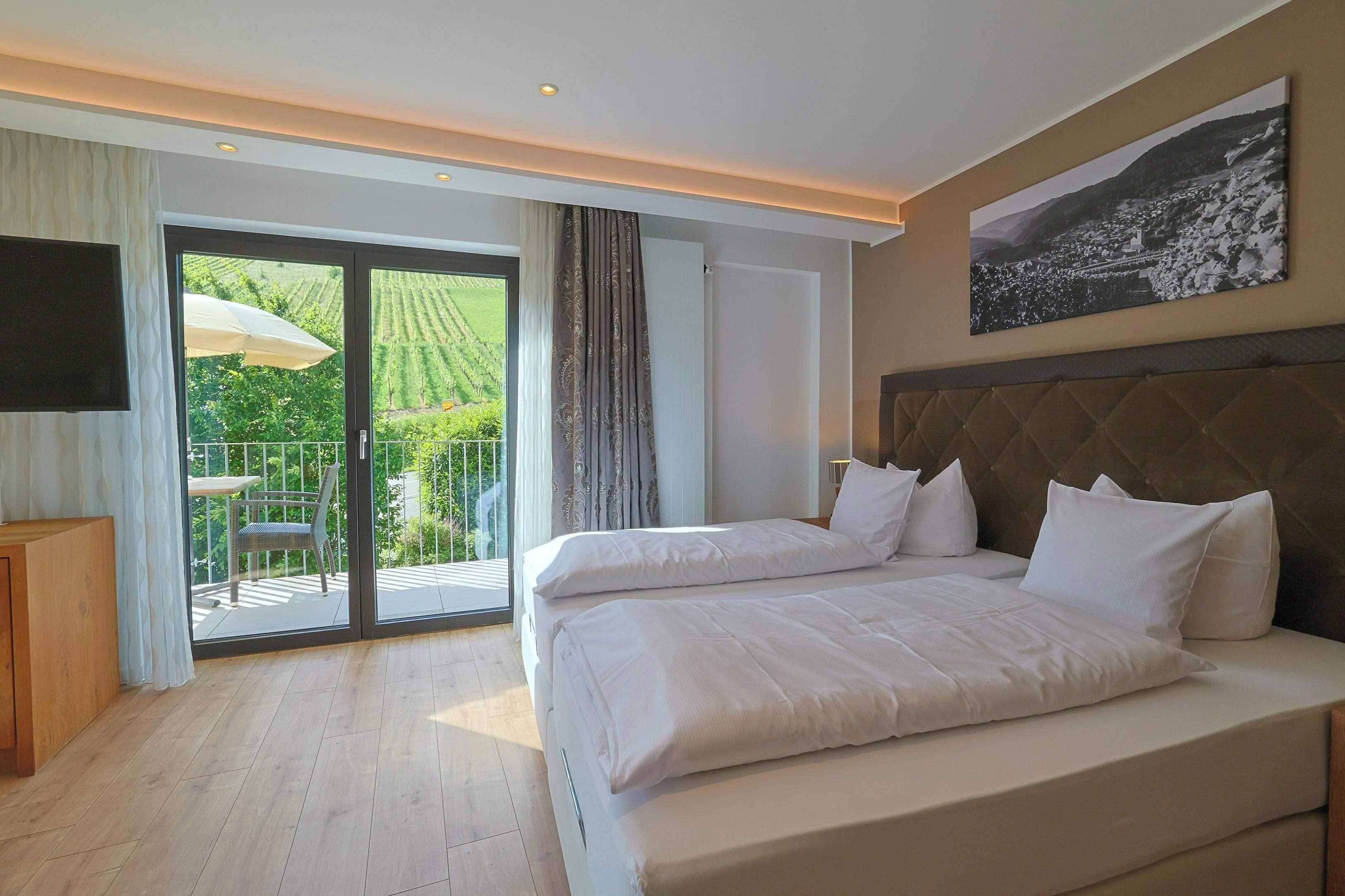 Superior Plus | Allergikerbettwaren, Zimmersafe, Schreibtisch, kostenloses WLAN