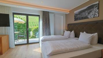 Superior Plus | Allergitestade sÀngklÀder, vÀrdeförvaringsskÄp pÄ rummet och skrivbord