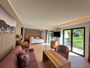Junior Suite | Hypo-allergenic bedding, in-room safe, desk, free WiFi - Hotel Rebenhof (Baden-Baden)
