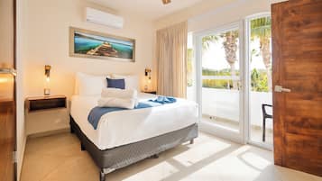 Master Suite | Individually decorated, individually furnished, desk, laptop workspace