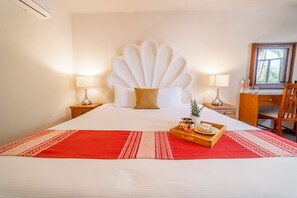 Standard Room | Individually decorated, individually furnished, desk, laptop workspace - Club el Moro Hotel Suites (La Paz)