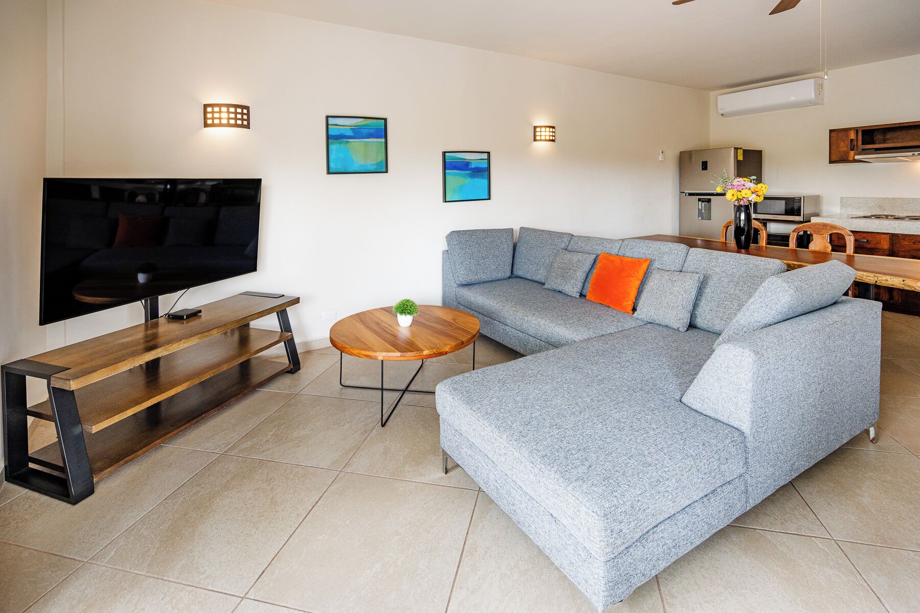 master suite | living area | 40-inch tv with cable channels