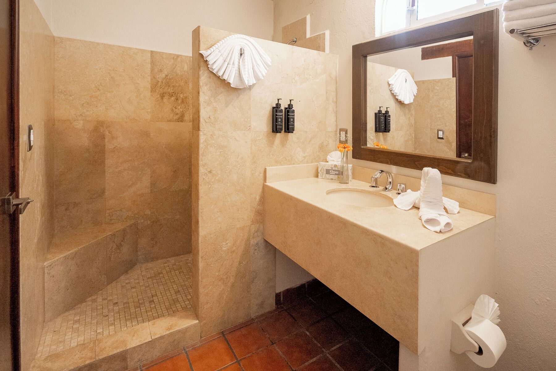 standard double room | bathroom | shower, free toiletries, hair dryer, towels