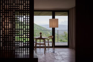 Suíte, 2 camas de casal | 1 quarto, cofres nos quartos, escrivaninha