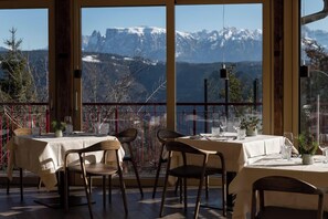 Dinner, brunch served; local cuisine, al fresco dining